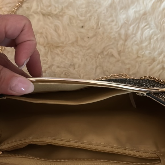 Evening Clutch-gold-with detachable gold chain - Picture 6 of 12